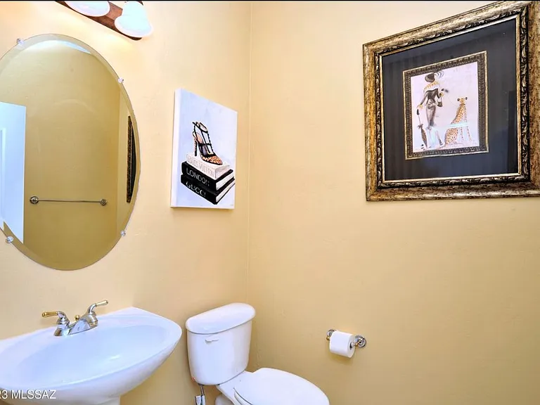 4232 N Sunset Cliff Dr — Photo 8