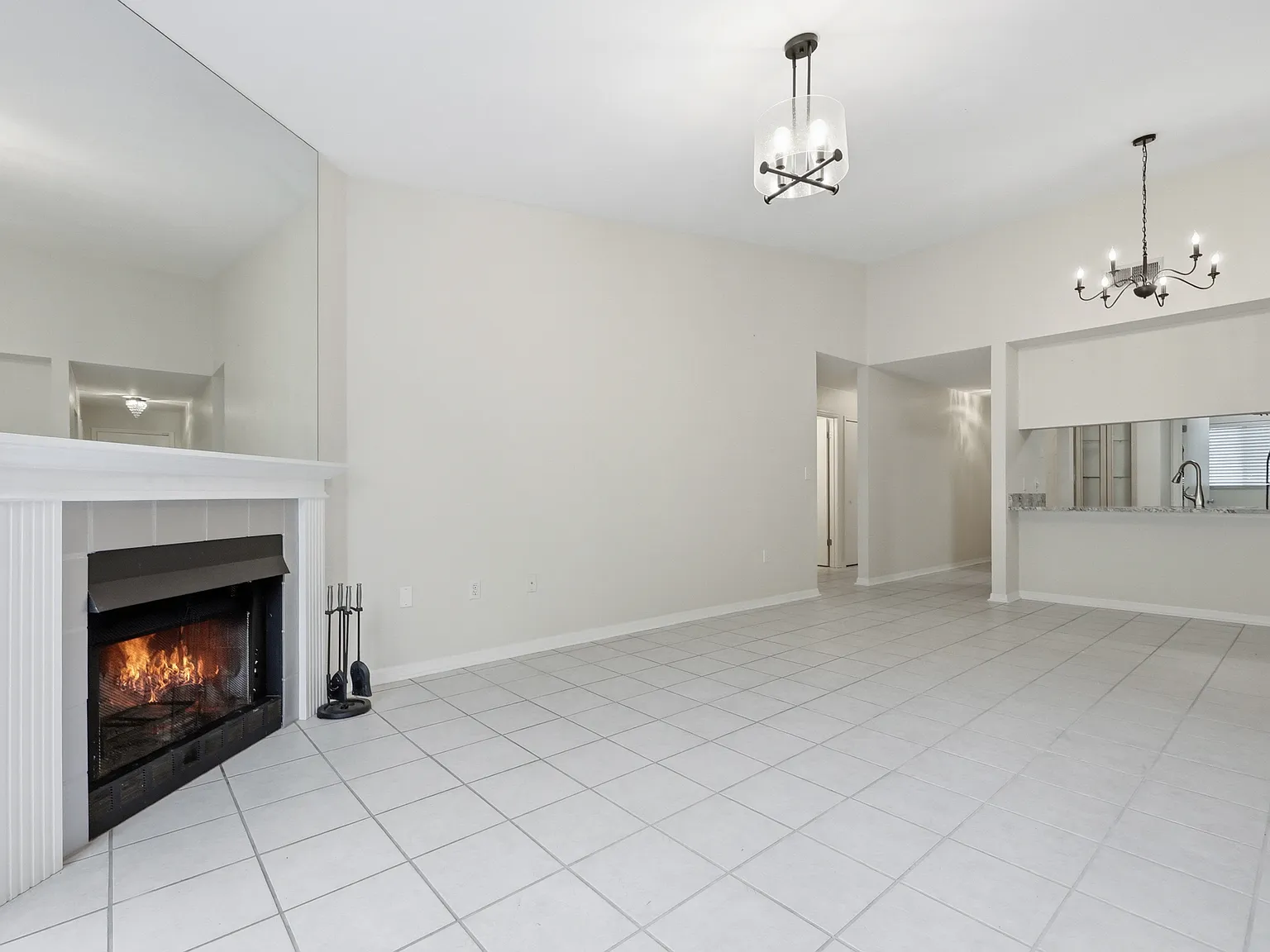 2 bed, 988 sqft, $1,600 — Photo 3