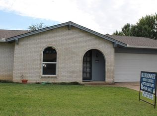 2400 Dartmouth Dr, Arlington, TX 76015
