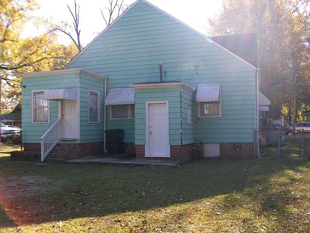 2nd image of 305 Whitehead Ave NE