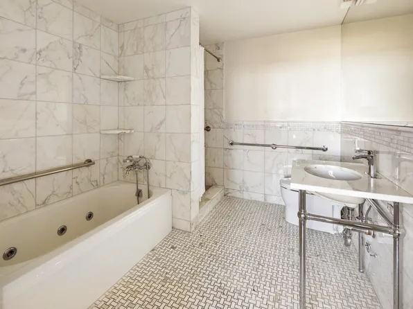 1485 Fifth Avenue image 4 of 12