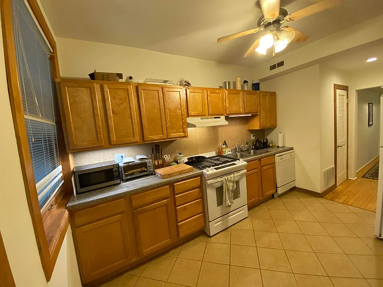 852 W Diversey Pkwy #2F — Photo 18