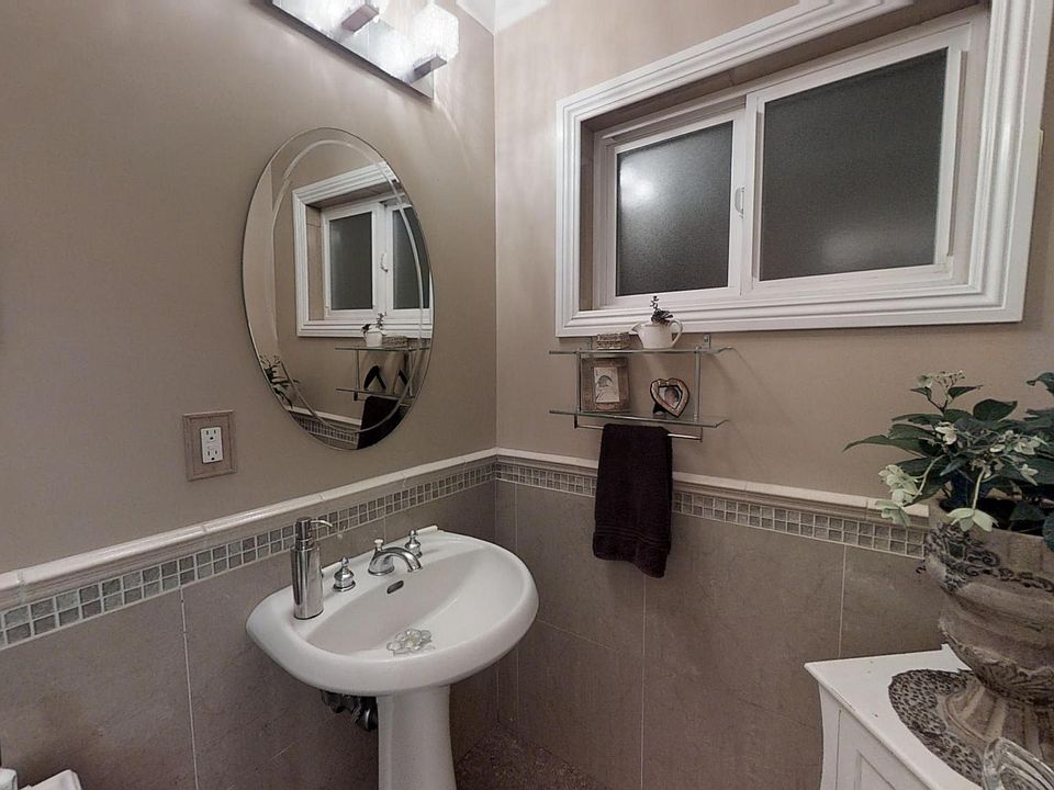 2nd image of 1261 6th St