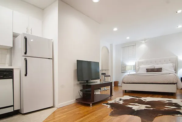 Rented by WAM Partners - William Moses Co. | media 52