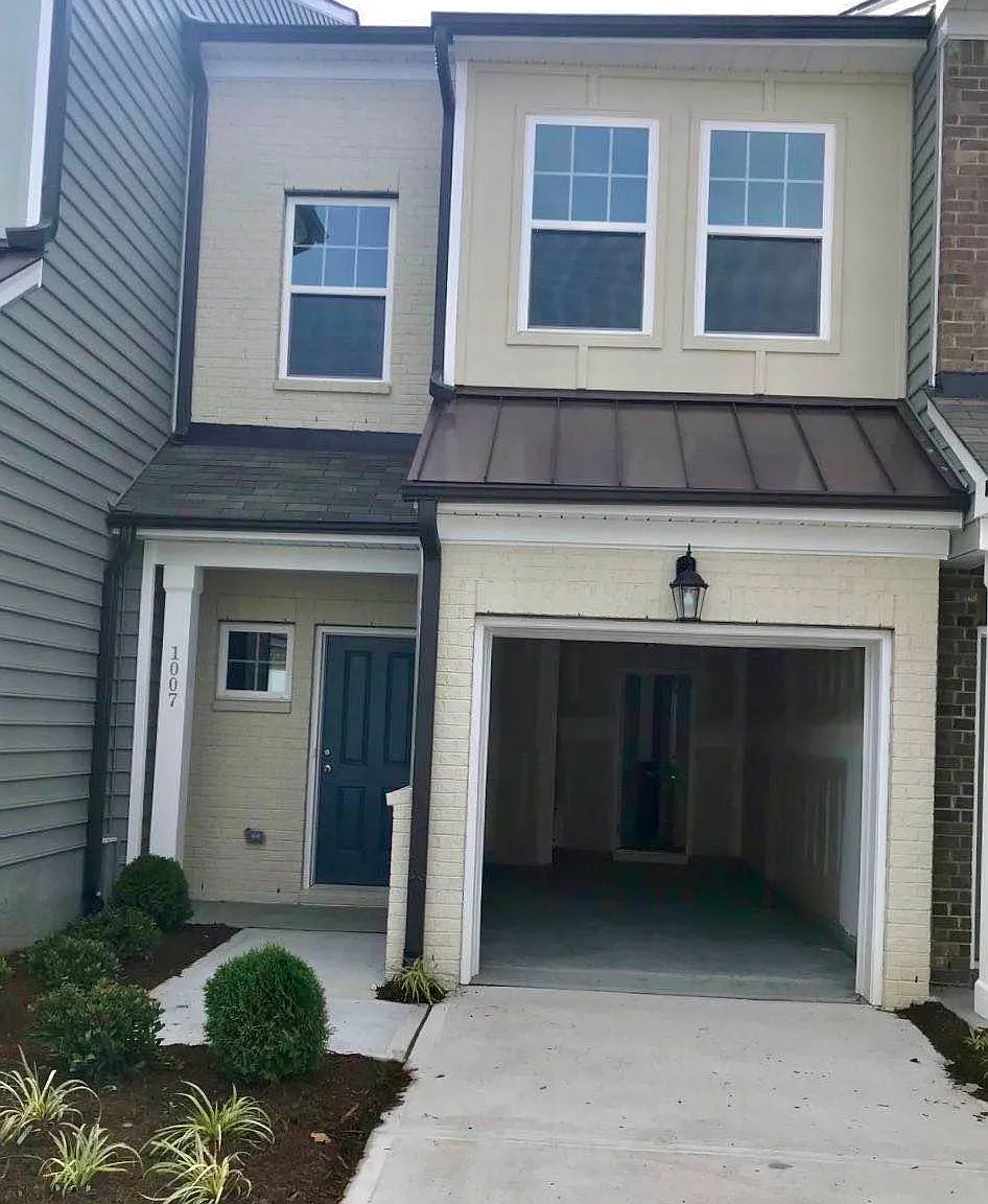 3 bed, 2.5 bath, 1688 sqft, $1,875 — Photo 2