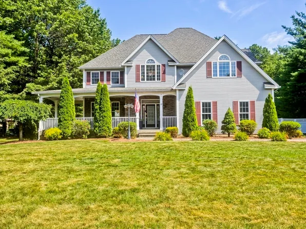 11 Lexington Cir, Southwick, MA 01077