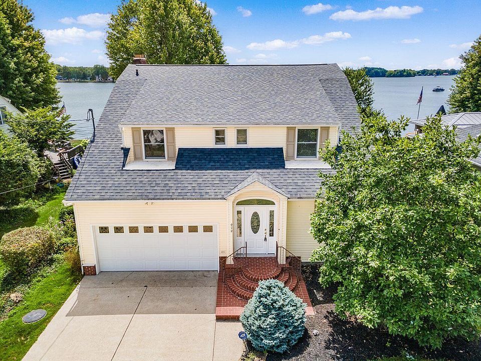 1st image of 979 E Lakeshore Dr SE