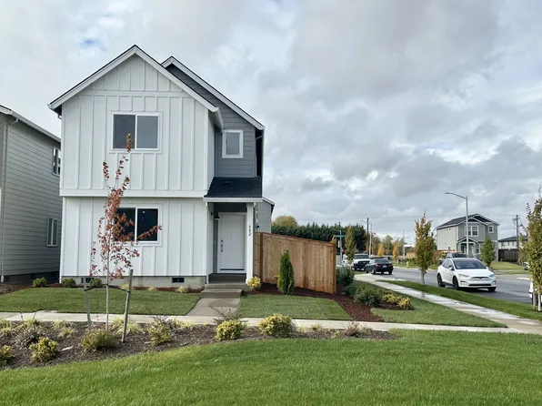602 Pickering Ln, Woodburn, OR 97071