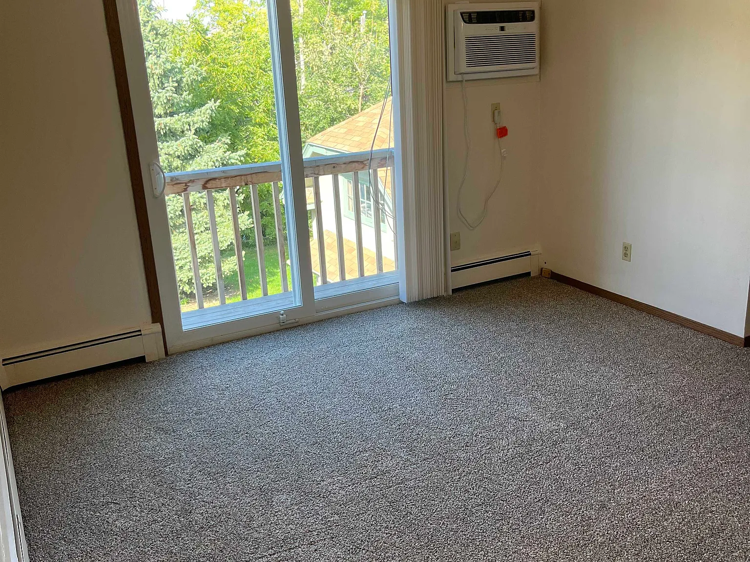 910 S Phillips Ave — Photo 3