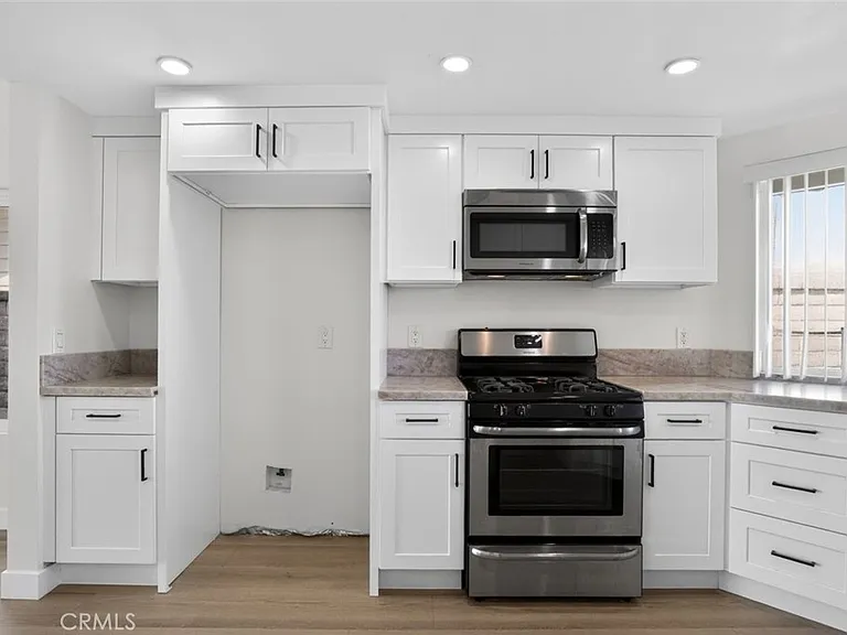 28131 Florence Ln — Photo 17