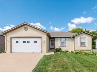 812 Canter St, Raymore, MO 64083