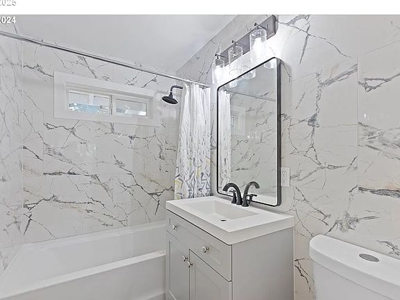 Bath in 1st Level