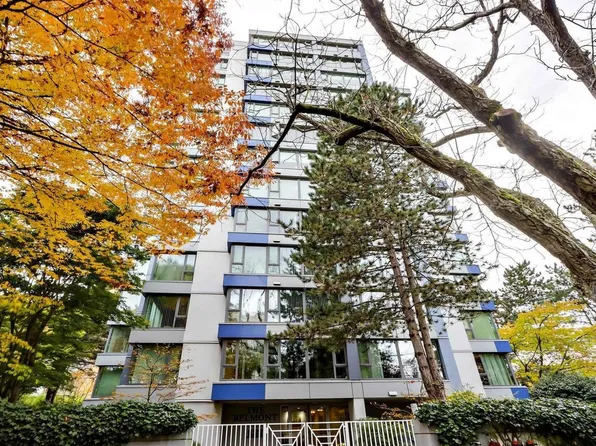 5425 Yew St #403, Vancouver, BC V6M 3X7