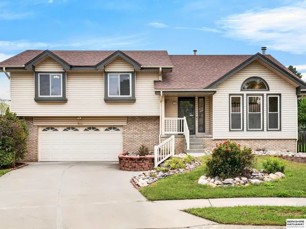 15610 Franklin Cir, Omaha, NE 68118