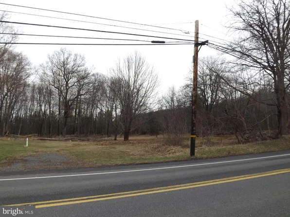 1432 S Sunbury Rd, Pottsville, PA 17901