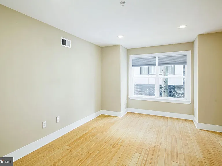 2544 Montrose St — Photo 13