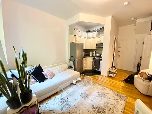 Rented by J PRESTON AND ASSOCIATES INC | media 18