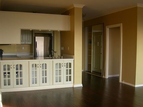 5th image of 999 N Doheny Dr APT 409