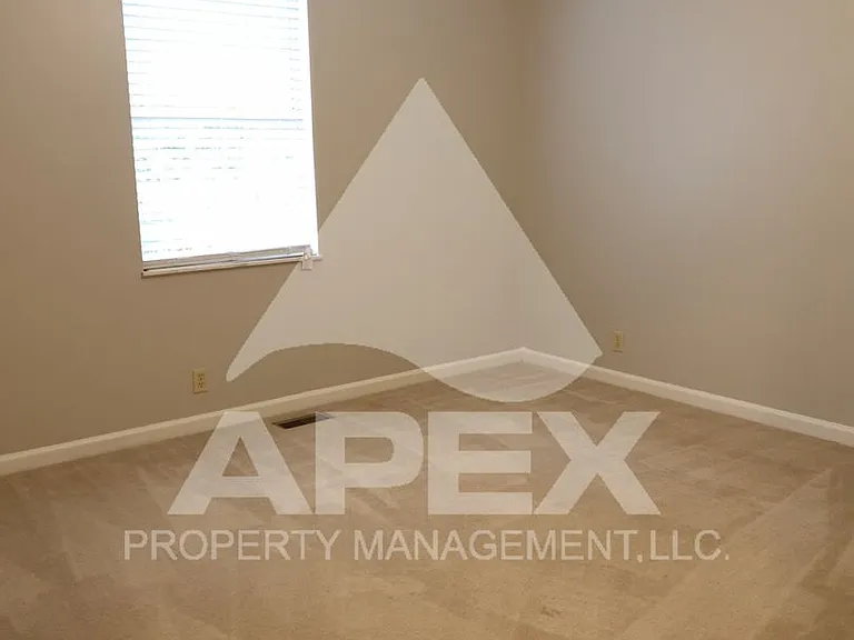 913 Oak Haven Rd — Photo 24