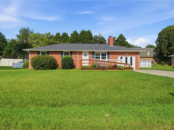 106 Crandol Dr, Yorktown, VA 23693