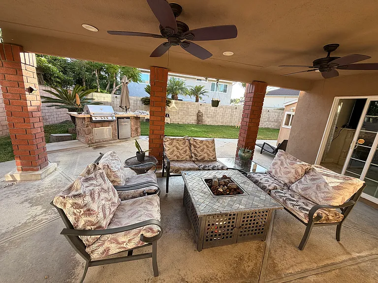 6882 Vista Del Sol Dr — Photo 1