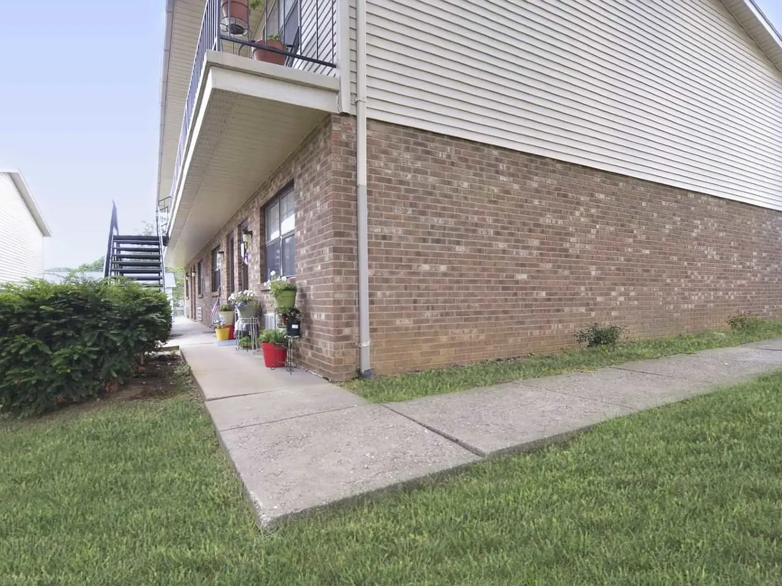 Westwood Apartments — Photo 1