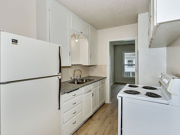 3rd image of 1808 N Market St APT 1