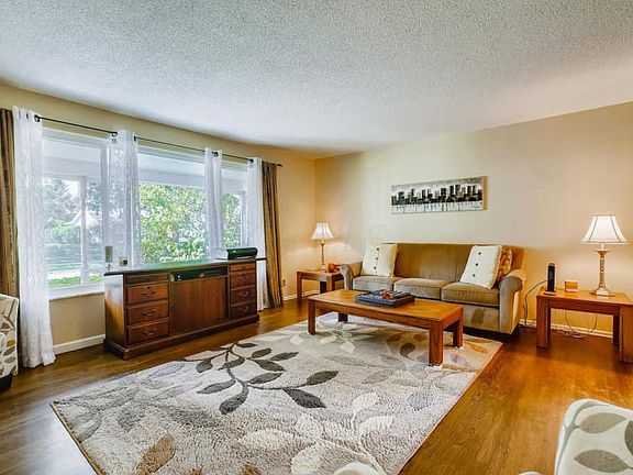 4th image of 554 Leacrest Pl W