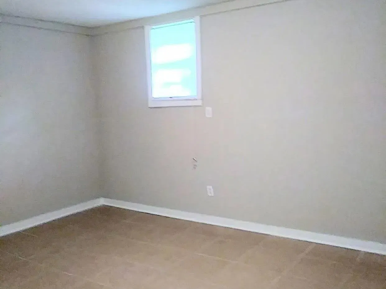 3 bed, 1.0 bath, 1040 sqft, $850 — Photo 3