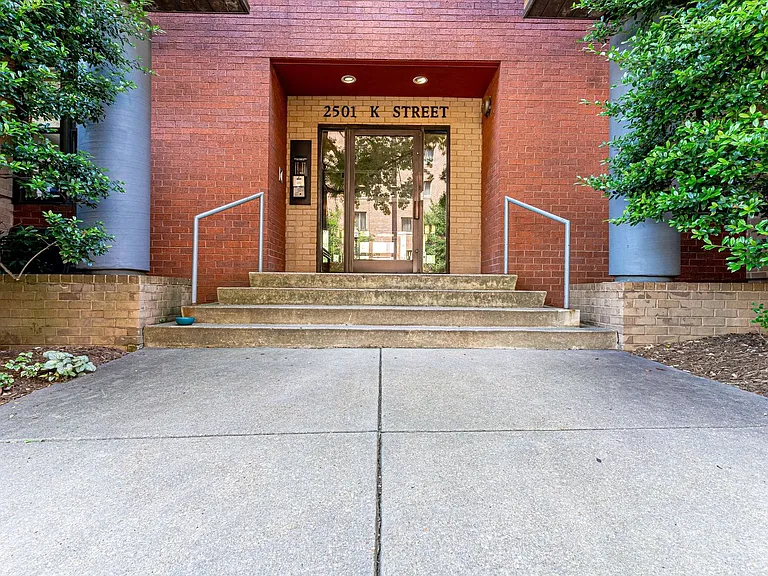 2501 K St NW #1B — Photo 43
