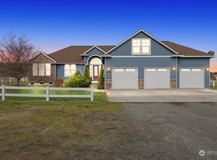 130 W Crescent Harbor Rd, Oak Harbor, WA 98277