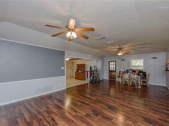 5th image of 204 Kathryn Dr