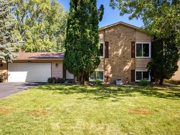 7432 Drew Ave N, Brooklyn Park, MN 55443