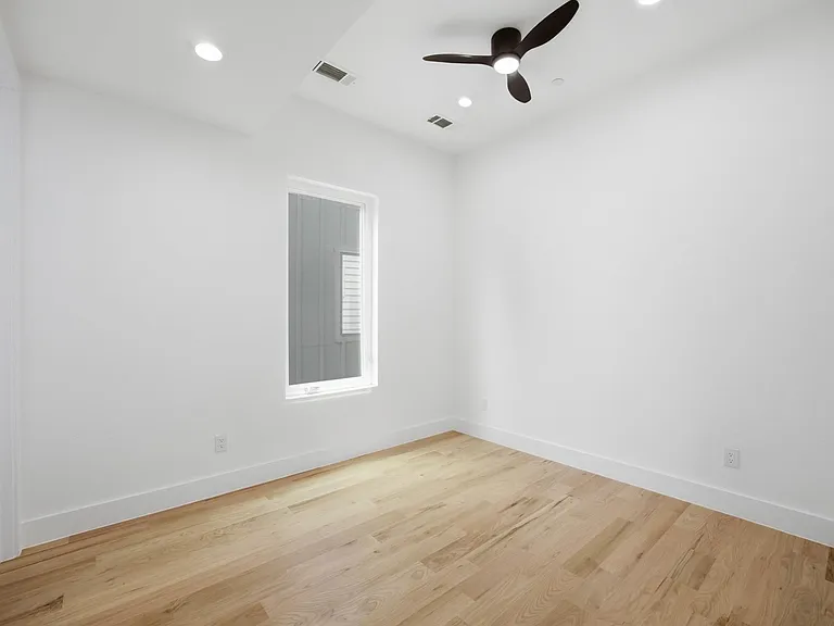 4605 Belmont Ave #202 — Photo 24