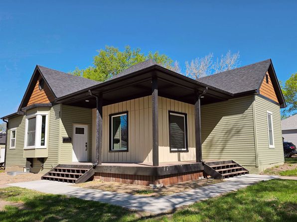 801 Arthur St, Holdrege, NE 68949
