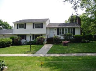 15 Cherry Hill Rd, Stratford, CT 06614