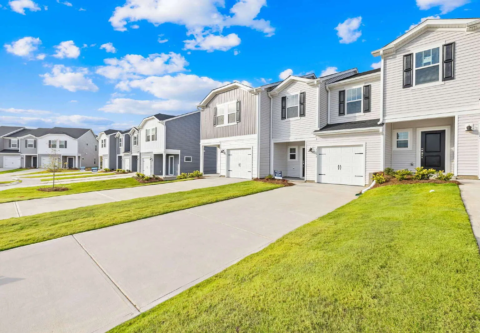 3 bed, 2.5 bath, 1400 sqft, $1,895 — Photo 3