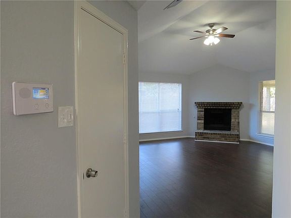 3rd image of 4974 Briar Oaks Ln