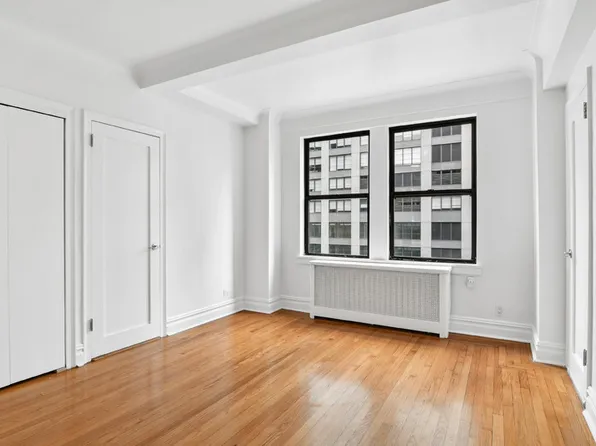 440 West 34th Street image 1 of 10