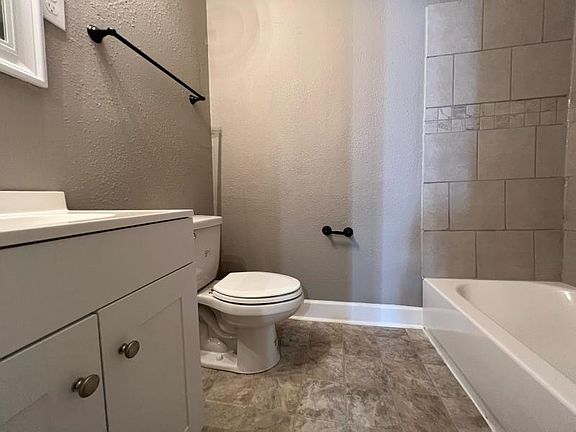 4th image of 3344 Hardin Ave