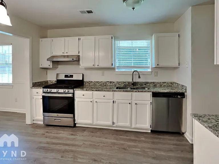 5561 Northcut Dr — Photo 10