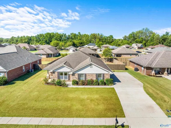 15747 Coach House Ct, Harvest, AL 35749