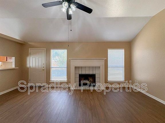 3rd image of 4612 Stone Pointe Dr