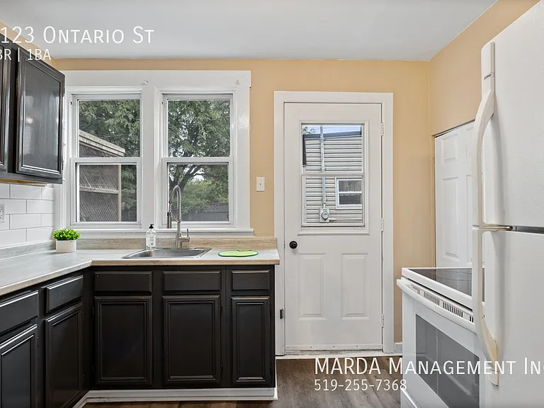 2123 Ontario St — Photo 11