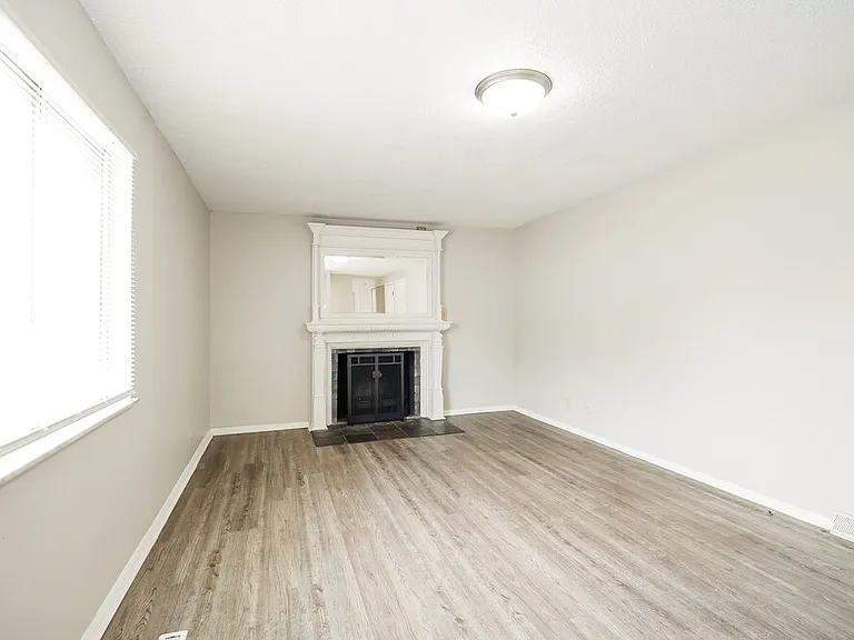 2422 Salem Ave — Photo 11