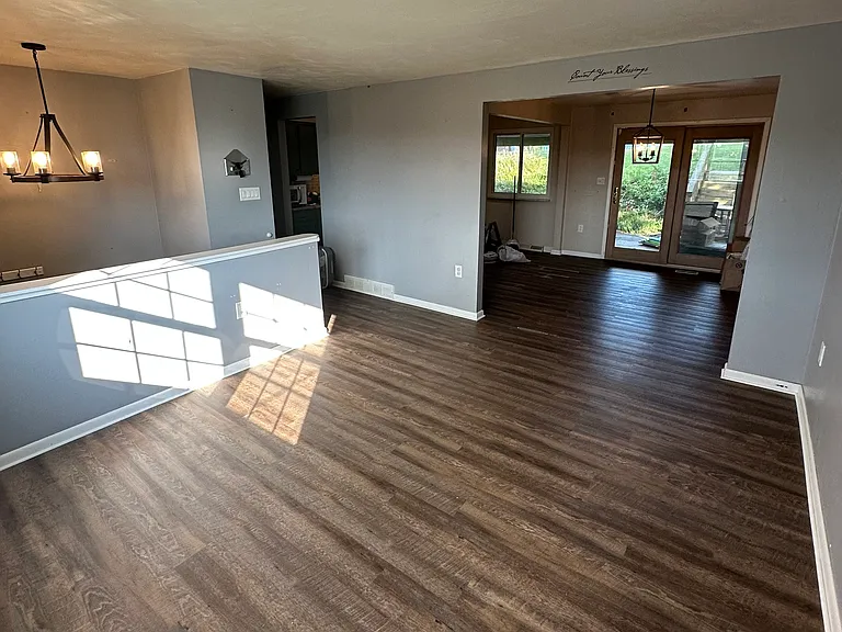 1681 Morris Ave — Photo 2