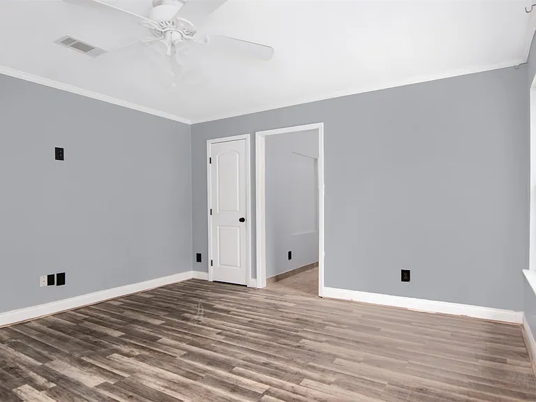 2319 Anthony Ln — Photo 16