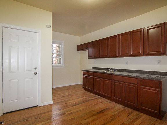 4th image of 66 Hinsdale Pl #1
