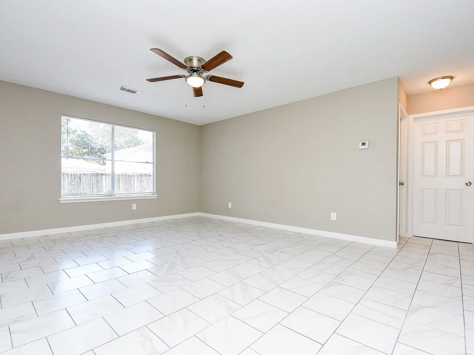 3 bed, 2.0 bath, 1280 sqft, $1,725 — Photo 4
