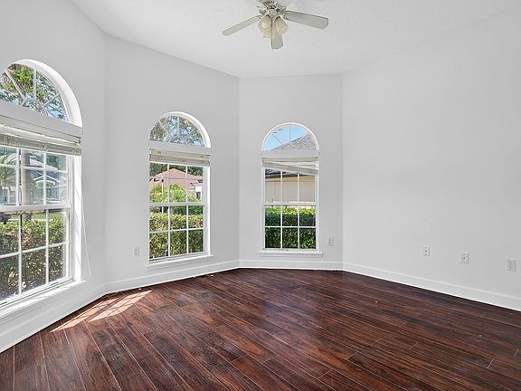 4th image of 10008 Sifton Ct